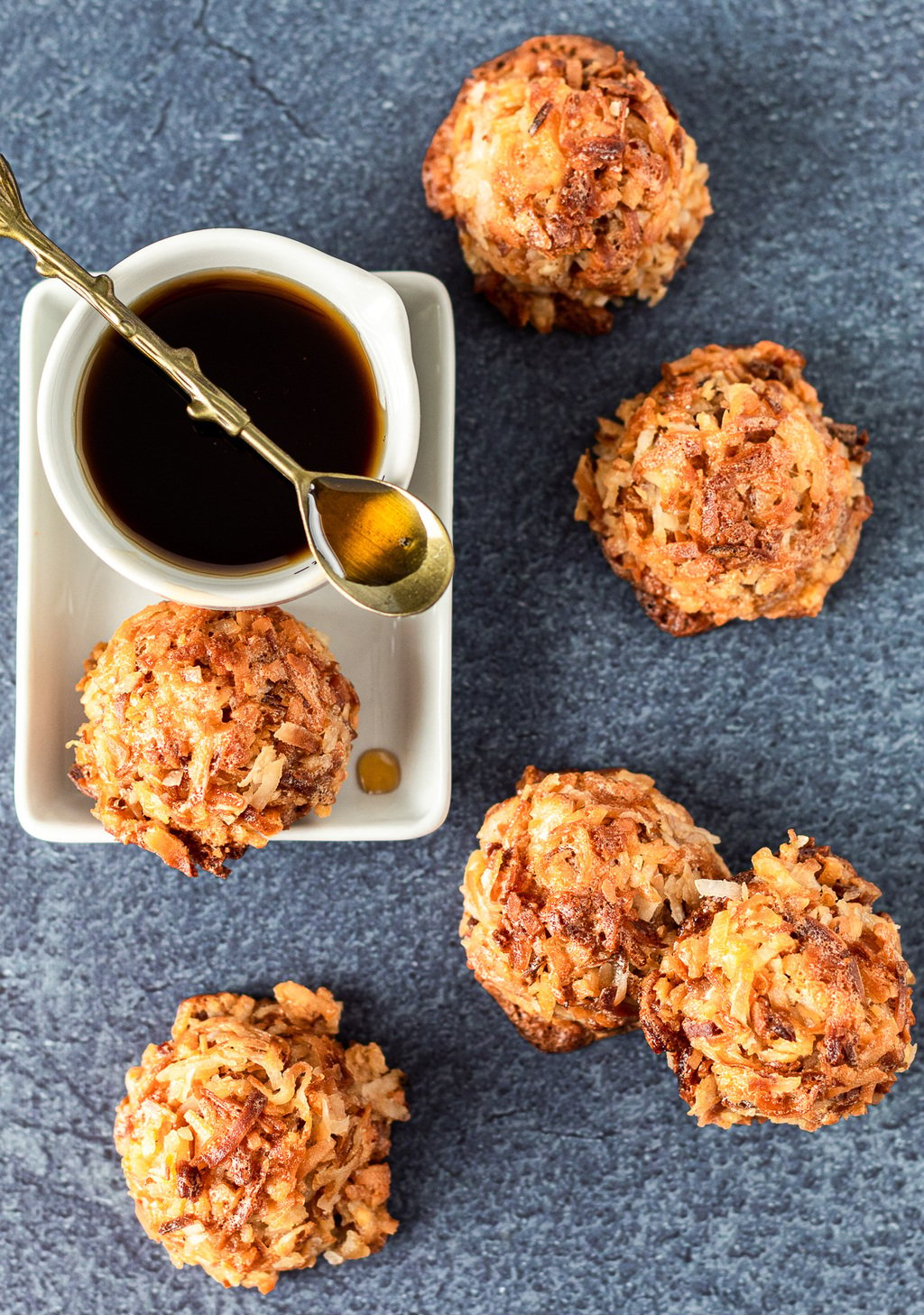 Coconut macaroons with maple syrup