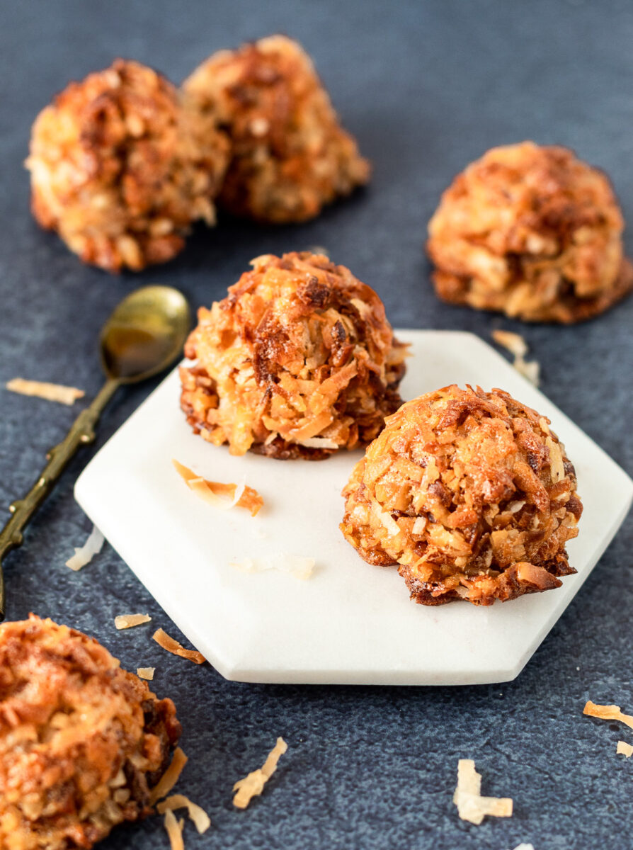 Easy toasted coconut macaroons
