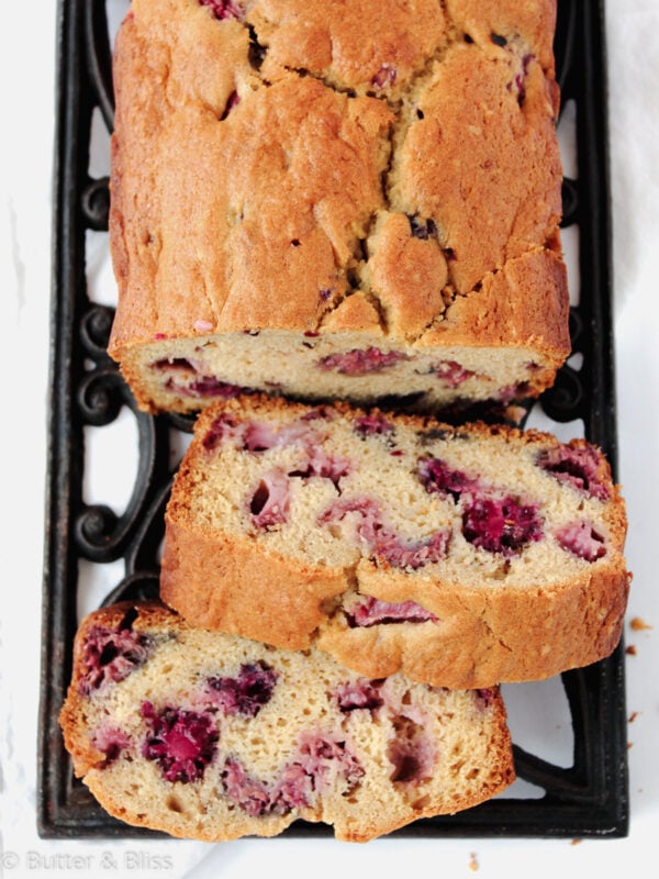 Top of berry bread slices