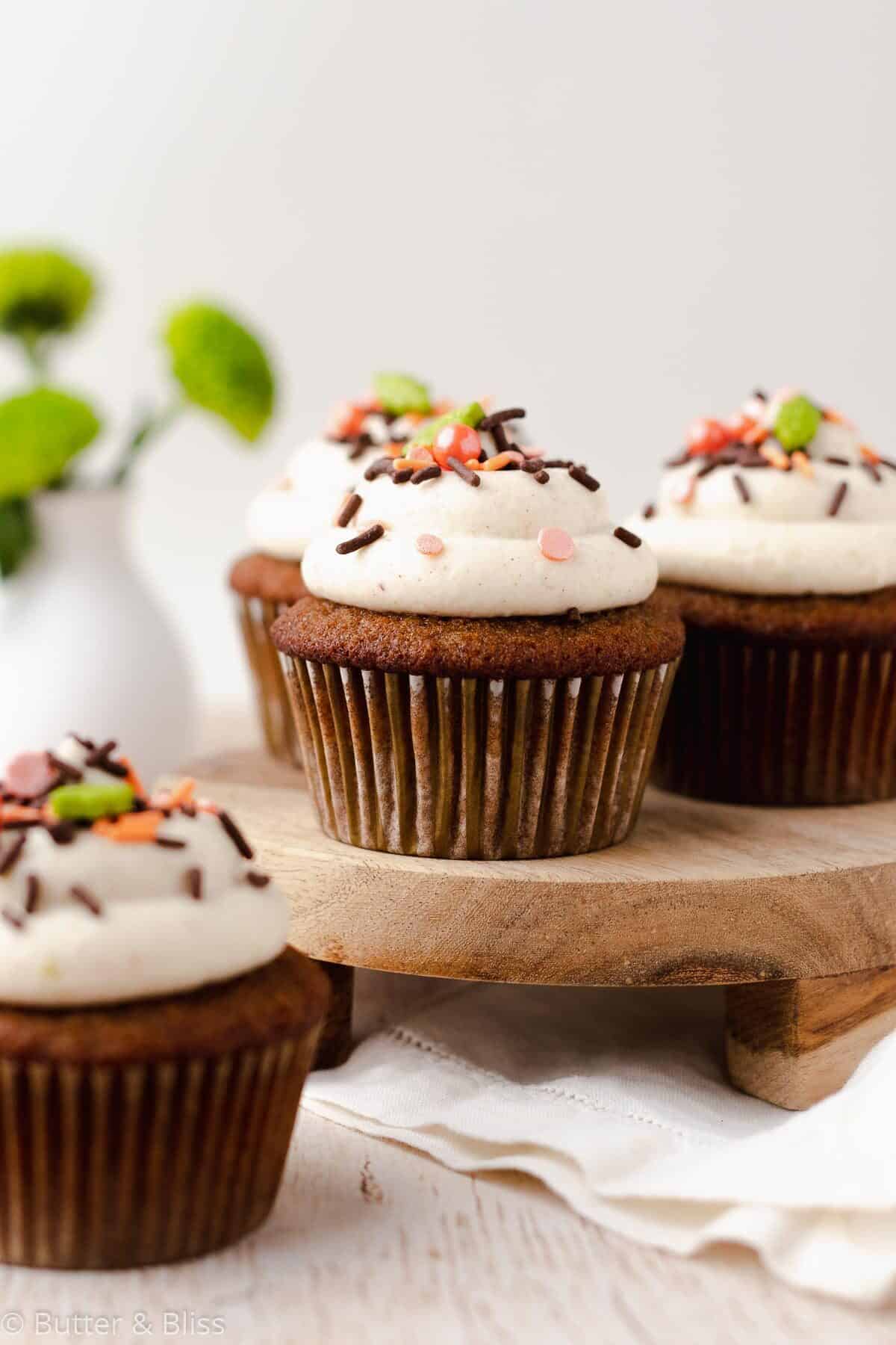 Small batch of spice cupcakes arranged on a wooden platter