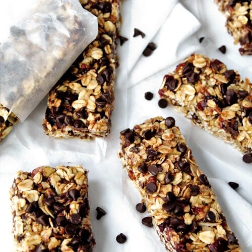 Chocolate chip and cranberry granola bars arranged om a table