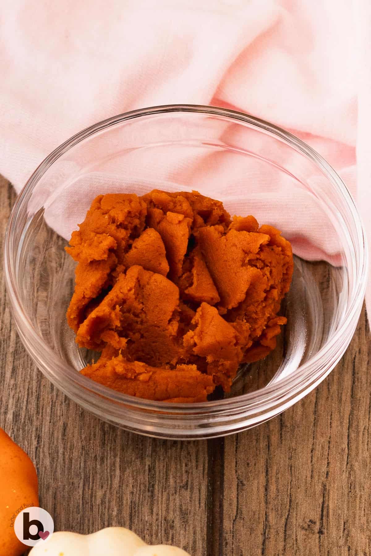 Blotted pumpkin puree in a small mixing bowl.